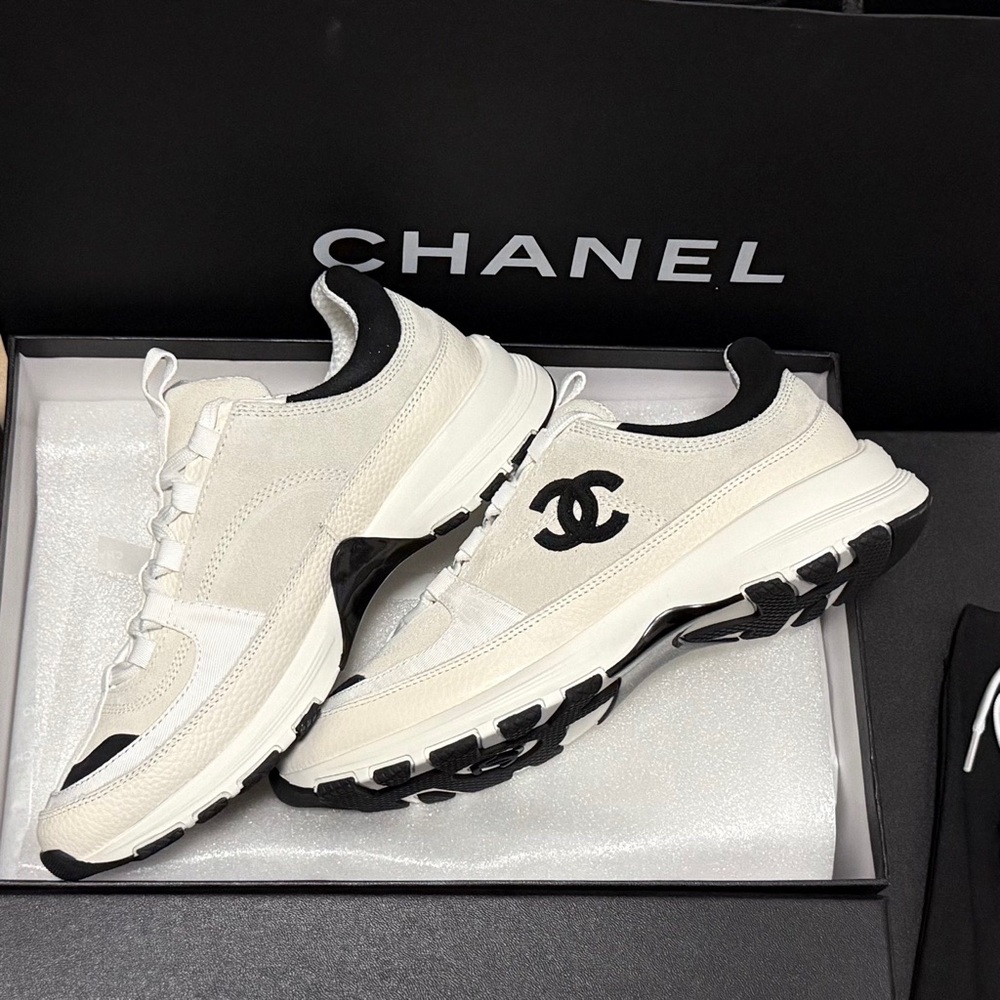 ✨ Chanel White & Black Suede CC Logo Sneakers ✨ - Picture 3 of 3